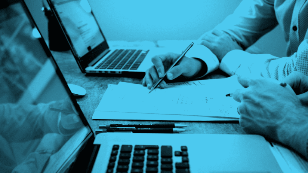 difference between IT support and IT services