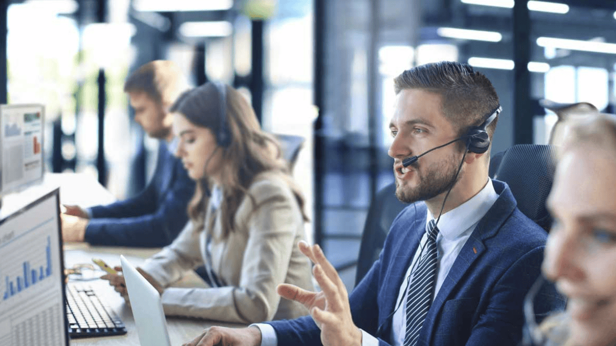 difference between IT support and IT services