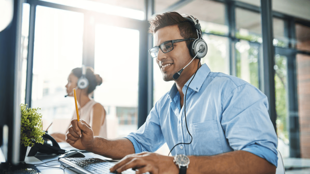 difference between IT support and IT services