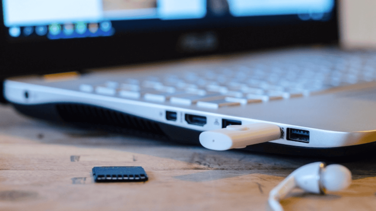 the dangers of USB malware attacks